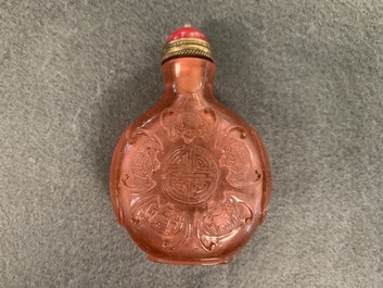 Vier Chinese snuifflessen in rood en roze glas, 19/20e eeuw