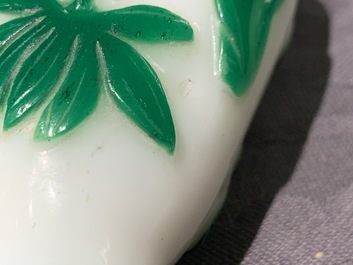 Sept tabati&egrave;res en verre overlay, Chine, 19/20&egrave;me