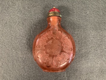 Vier Chinese snuifflessen in rood en roze glas, 19/20e eeuw