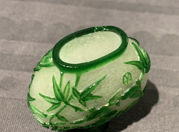 Sept tabati&egrave;res en verre overlay, Chine, 19/20&egrave;me