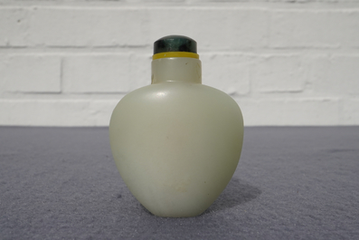 A Chinese pale celadon jade snuff bottle, 19th C.