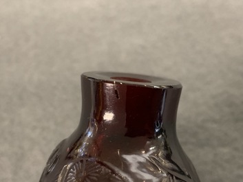 Vier Chinese snuifflessen in rood en roze glas, 19/20e eeuw