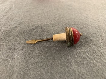 Vier Chinese snuifflessen in rood en roze glas, 19/20e eeuw