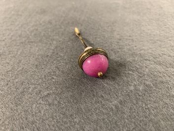 Vier Chinese snuifflessen in rood en roze glas, 19/20e eeuw