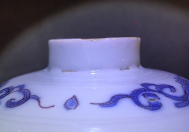 A fine Dutch Delft blue, white and manganese chinoiserie 'elephant' vase, 2nd half 17th C.
