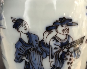 Un pot couvert en fa&iuml;ence de Delft en bleu, blanc et mangan&egrave;se &agrave; d&eacute;cor de chinoiserie, dernier quart du 17&egrave;me