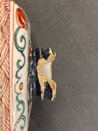 Een Delfts dor&eacute; chinoiserie theebus met deksel, 18e eeuw