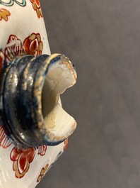 Een Delfts dor&eacute; chinoiserie theebus met deksel, 18e eeuw