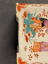 Een Delfts dor&eacute; chinoiserie theebus met deksel, 18e eeuw