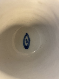 Een blauw-witte Delftse twee-orige beker, 18e eeuw
