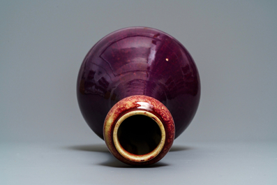 Un vase de forme bouteille en porcelaine de Chine dite 'flamb&eacute;', Qianlong