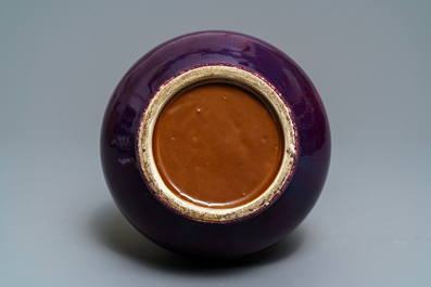 Un vase de forme bouteille en porcelaine de Chine dite 'flamb&eacute;', Qianlong
