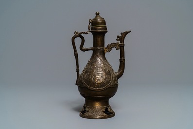 Une verseuse en bronze pour le march&eacute; islamique, Chine, 17/18&egrave;me