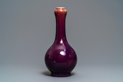 Un vase de forme bouteille en porcelaine de Chine dite 'flamb&eacute;', Qianlong