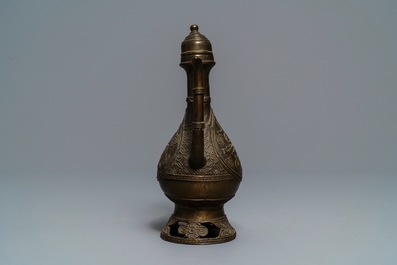 Une verseuse en bronze pour le march&eacute; islamique, Chine, 17/18&egrave;me