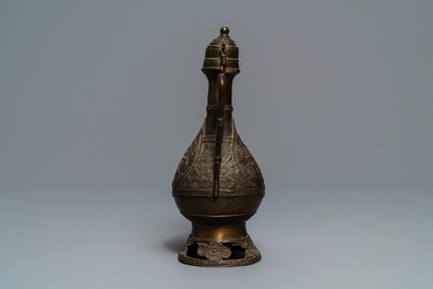 Une verseuse en bronze pour le march&eacute; islamique, Chine, 17/18&egrave;me
