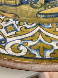 Een Italiaanse majolica schotel met de leeuw van Sint-Marcus, Deruta, 2e kwart 16e eeuw