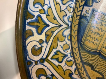 Een Italiaanse majolica schotel met de leeuw van Sint-Marcus, Deruta, 2e kwart 16e eeuw