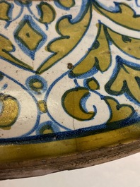 Een Italiaanse majolica schotel met de leeuw van Sint-Marcus, Deruta, 2e kwart 16e eeuw