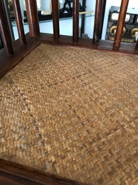 Une paire de chaises en bois huanghuali, Chine, R&eacute;publique