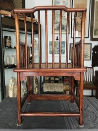 Une paire de chaises en bois huanghuali, Chine, R&eacute;publique