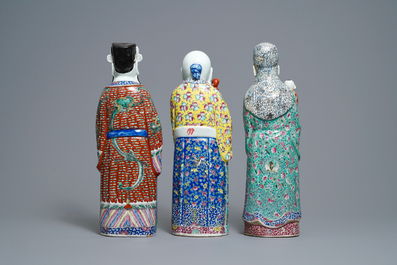 Drie Chinese famille rose figuren van de sterrengoden, 19/20e eeuw