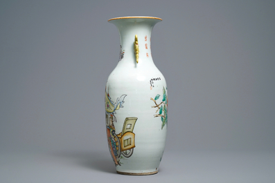 A Chinese famille rose two-sided design vase, 19/20th C.