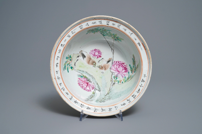 Two Chinese qianjiang cai bowls and a teapot and cover, 19/20th C.