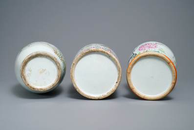 Drie diverse Chinese famille rose vazen, 19e eeuw
