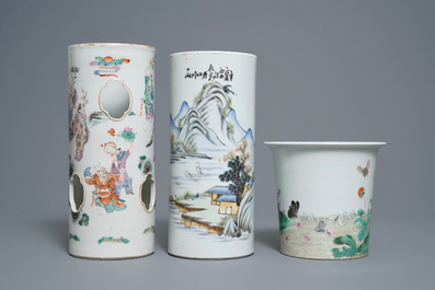 Two Chinese famille rose hat stands and a jardini&egrave;re, 19/20th C.