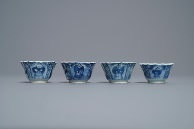 Zestien Chinese blauw-witte koppen en schotels, Kangxi