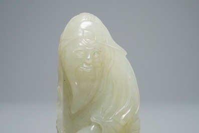 Deux pi&egrave;ces en jade c&eacute;ladon p&acirc;le sculpt&eacute;, Chine, Qing