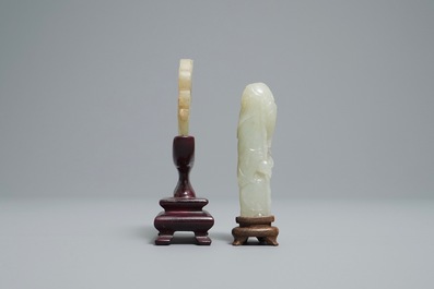 Deux pi&egrave;ces en jade c&eacute;ladon p&acirc;le sculpt&eacute;, Chine, Qing