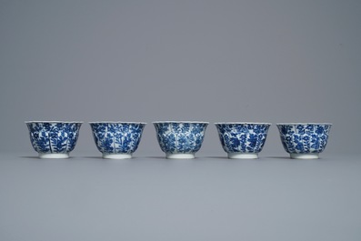 Zestien Chinese blauw-witte koppen en schotels, Kangxi