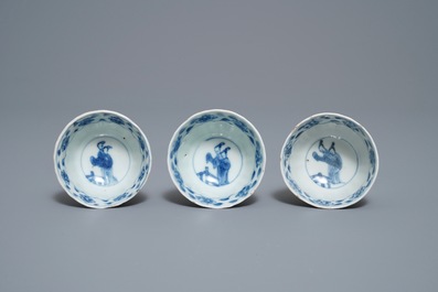 Zestien Chinese blauw-witte koppen en schotels, Kangxi