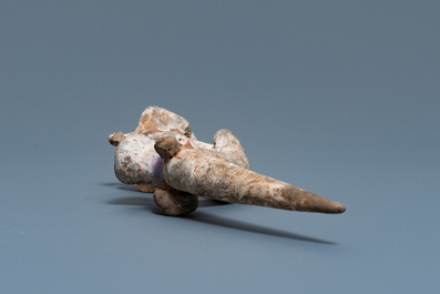 Une paire de figures de dragons en terre cuite polychrome, Han