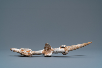 Une paire de figures de dragons en terre cuite polychrome, Han