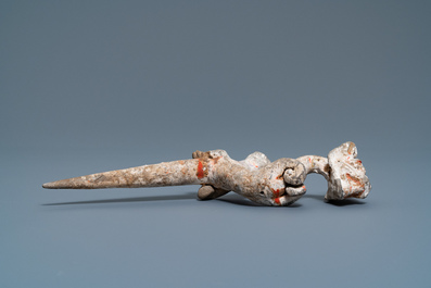 Une paire de figures de dragons en terre cuite polychrome, Han