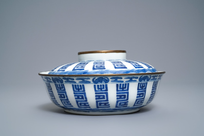 A Chinese blue and white Vietnamese market 'Bleu de Hue' bowl and cover, 19th C.