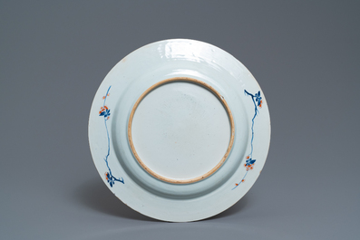 Un plat en porcelaine de Chine doucai &agrave; d&eacute;cor de deux cerfs, Kangxi