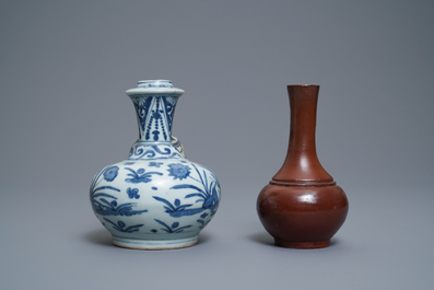 Une collection vari&eacute;e en porcelaine de Chine et gr&egrave;s de Yixing, Ming et apr&egrave;s