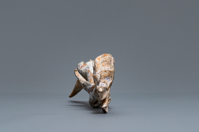 Une paire de figures de dragons en terre cuite polychrome, Han