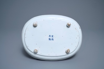 A Chinese blue and white Vietnamese market 'Bleu de Hue' oval serving dish, 19th C.