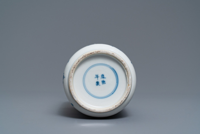 Een Chinese blauw-witte rouleau vaas, Kangxi merk, 19e eeuw
