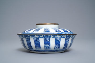 A Chinese blue and white Vietnamese market 'Bleu de Hue' bowl and cover, 19th C.