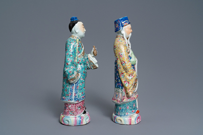 Twee Chinese famile rose figuren van onsterfelijken, 19/20e eeuw