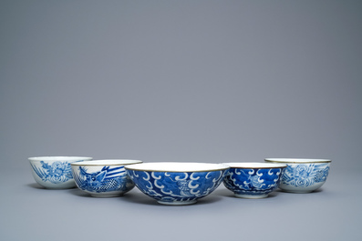 Five Chinese blue and white Vietnamese market 'Bleu de Hue' bowls, 19th C.