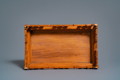 Deux plateaux et un socle en bois sculpt&eacute;, Chine, 18/19&egrave;me
