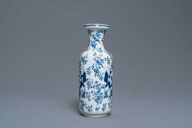 Een Chinese blauw-witte rouleau vaas, Kangxi merk, 19e eeuw