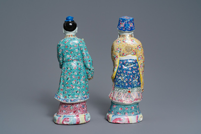 Twee Chinese famile rose figuren van onsterfelijken, 19/20e eeuw